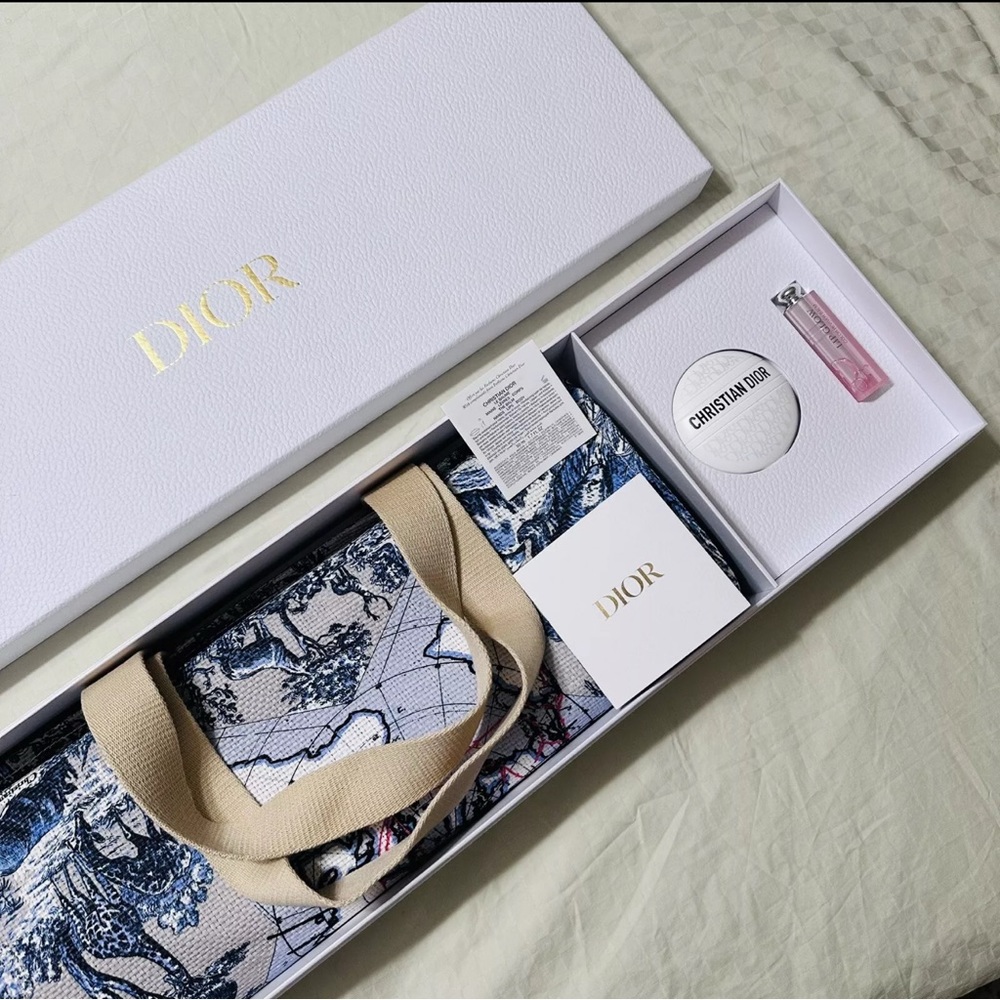 Christian Dior Platinum/Gold Welcome Gift - Picture 6 of 8
